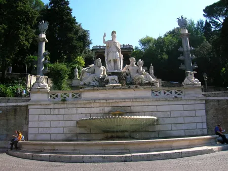 Fontana della Dea Roma